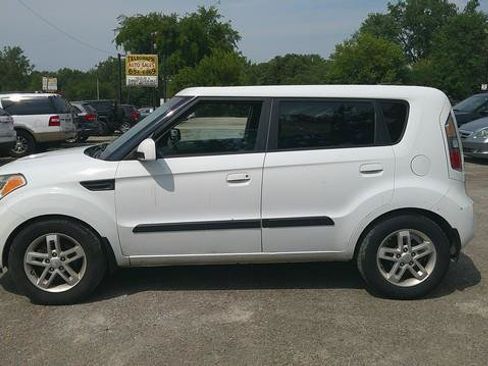 Used 2010 Kia Soul + w/ Audio Pkg FWD image 11