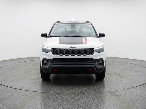 Used 2025 Jeep Compass Trailhawk image 2