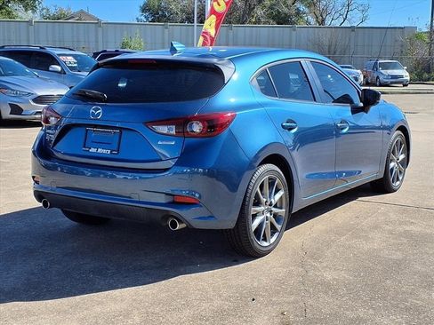 Used 2018 MAZDA MAZDA3 Grand Touring image 4