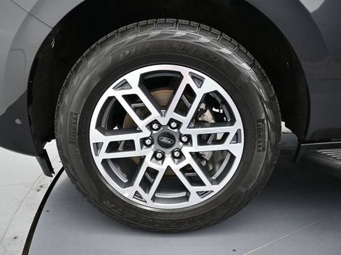 Certified 2025 Ford Expedition Active AWD/4WD image 9