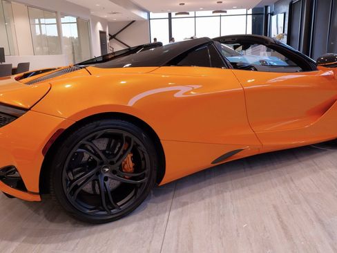 Used 2024 McLaren 750S Spider image 10