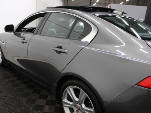 Used 2017 Jaguar XE Premium image 8