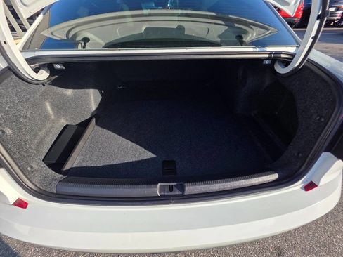 Used 2018 Volkswagen Passat 2.0T SE image 13