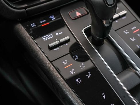 Certified 2023 Porsche Macan AWD/4WD image 29