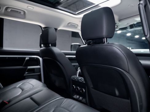 Used 2023 Land Rover Defender 130 SE image 73