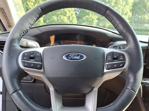 Used 2021 Ford Explorer Limited w/ Equipment Group 301A AWD/4WD image 21