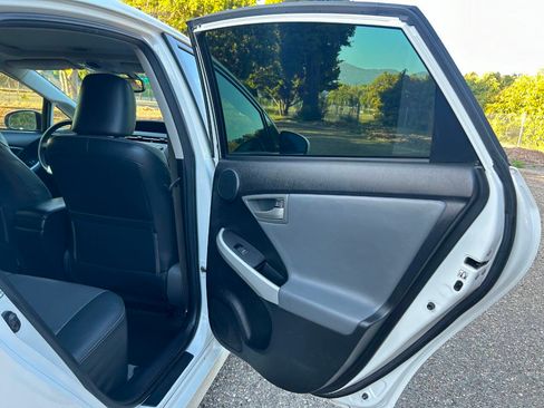 Used 2013 Toyota Prius Four w/ Deluxe Solar Roof Pkg FWD image 36