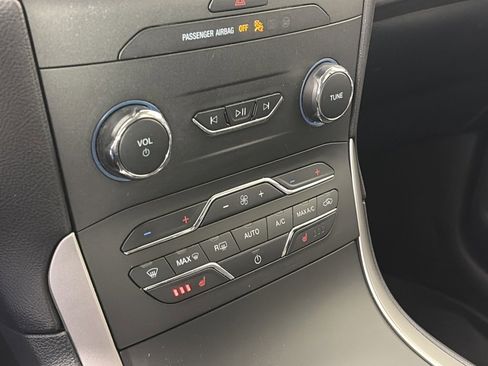 Certified 2020 Ford Edge SEL image 21