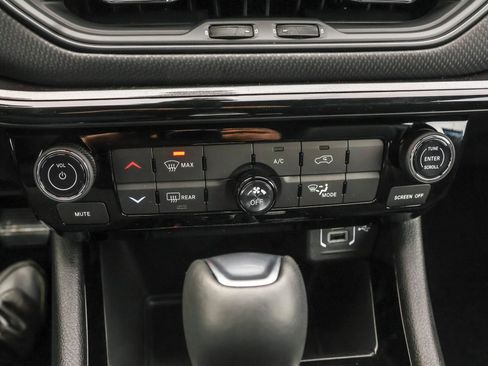 New 2026 Jeep Compass Latitude image 17