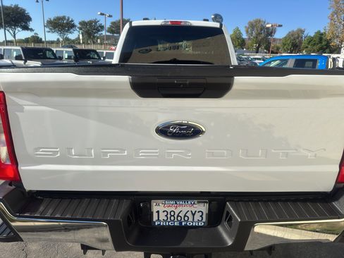 Used 2024 Ford F250 XLT image 3