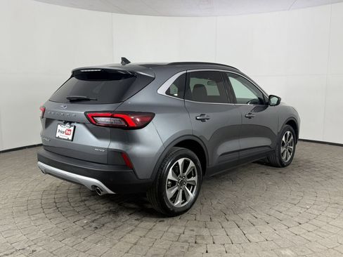 Certified 2025 Ford Escape Platinum image 9