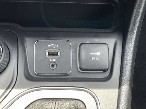 Used 2022 Jeep Cherokee Latitude Lux w/ Sun & Sound Group AWD/4WD image 41