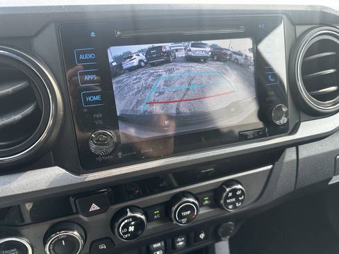 Used 2018 Toyota Tacoma TRD Sport AWD/4WD image 14