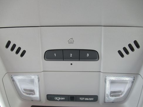Used 2024 Chevrolet Equinox Premier FWD image 28