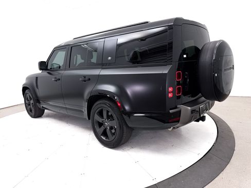Used 2023 Land Rover Defender 130 X-Dynamic SE AWD/4WD image 18