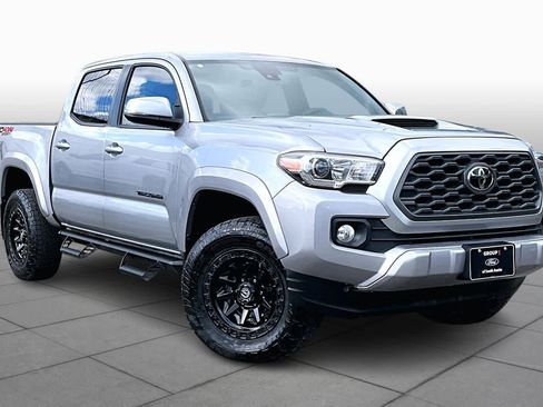 Used 2020 Toyota Tacoma TRD Sport image 3