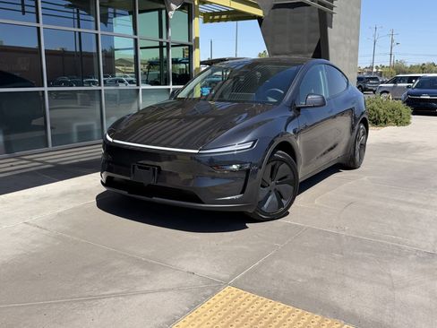 Used 2026 Tesla Model Y 2WD image 2
