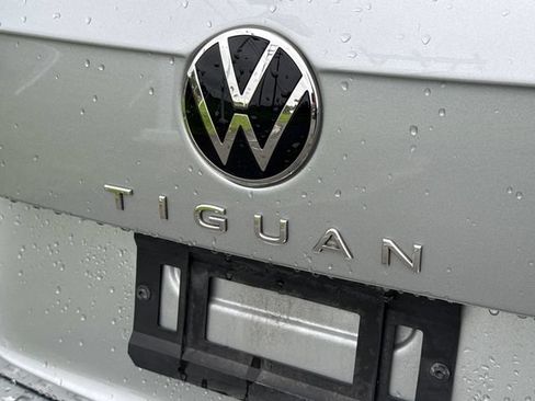 Used 2023 Volkswagen Tiguan SE R-Line AWD/4WD image 16