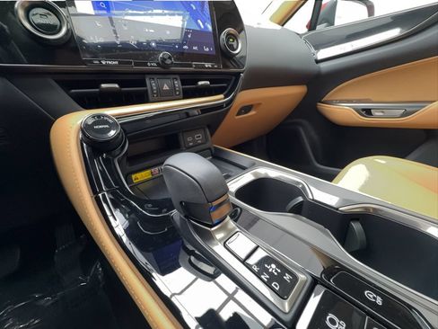 Used 2025 Lexus NX 250 FWD w/ Cold Area Package image 45