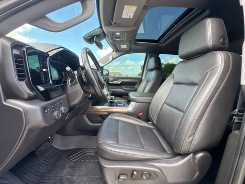 Used 2025 Chevrolet Silverado 1500 LT Trail Boss w/ LT Trail Boss Premium Package AWD/4WD image 2