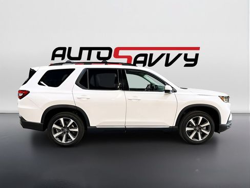 Used 2024 Honda Pilot Touring image 8