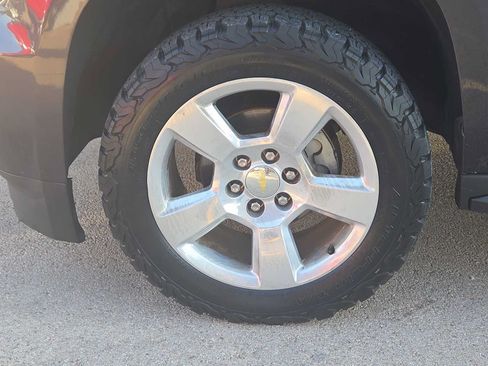 Used 2016 Chevrolet Suburban LT RWD image 12