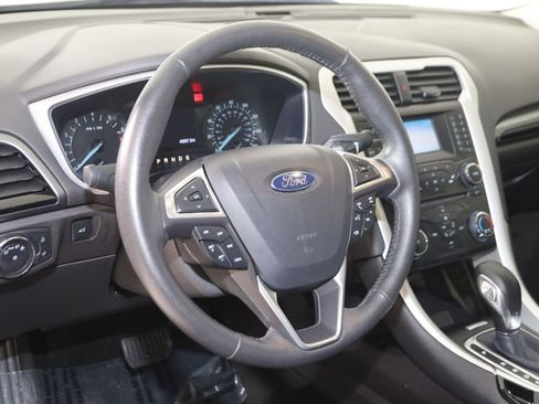 Used 2015 Ford Fusion SE w/ Equipment Group 201A image 6