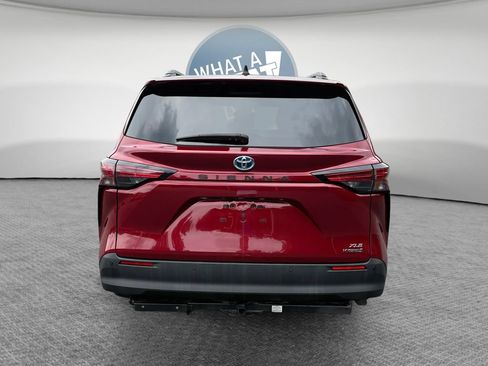 Used 2022 Toyota Sienna XLE FWD image 5