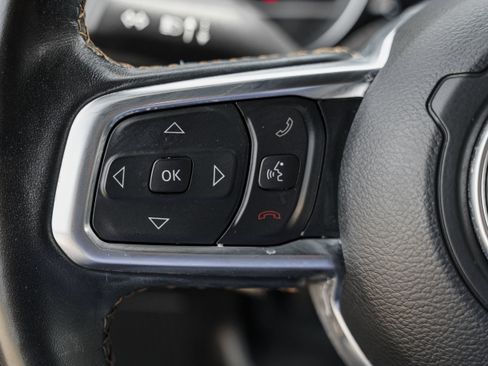 Used 2022 Jeep Wrangler Unlimited Sahara AWD/4WD image 18