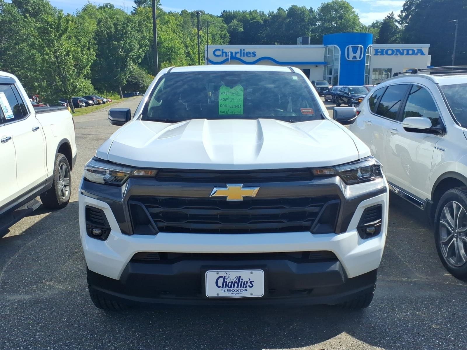 Used 2024 Chevrolet Colorado LT w/ LT Convenience Package III AWD/4WD image 2