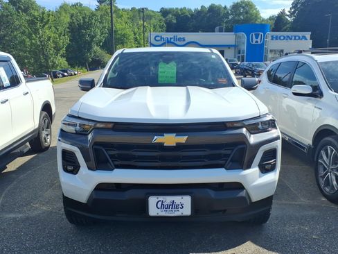 Used 2024 Chevrolet Colorado LT w/ LT Convenience Package III AWD/4WD image 2