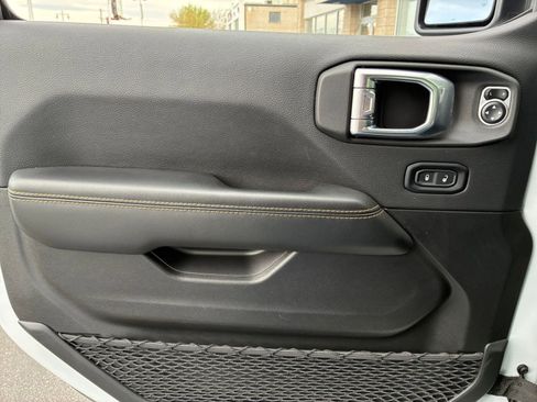 Used 2025 Jeep Wrangler Unlimited Sahara AWD/4WD image 18