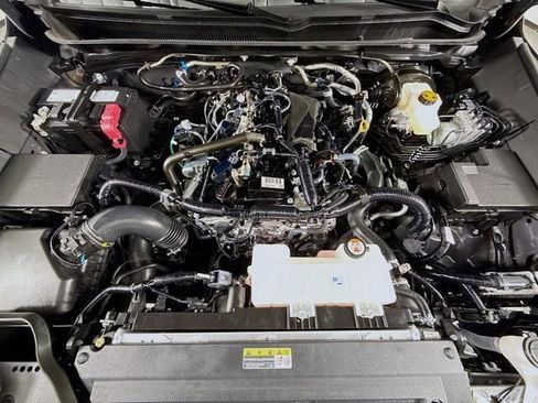 Certified 2025 Toyota Tacoma SR5 AWD/4WD image 28