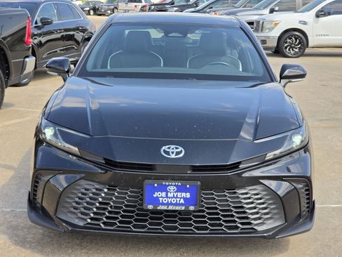 Used 2025 Toyota Camry SE FWD image 3
