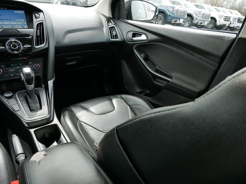 Used 2017 Ford Focus Titanium FWD image 19