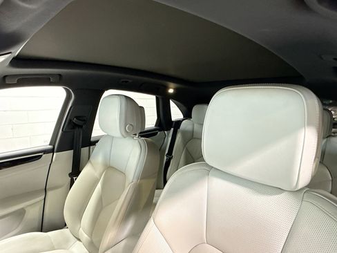 Certified 2023 Porsche Macan AWD/4WD image 26