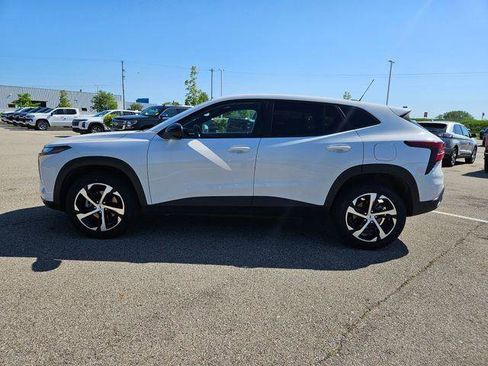Certified 2024 Chevrolet Trax RS FWD image 4
