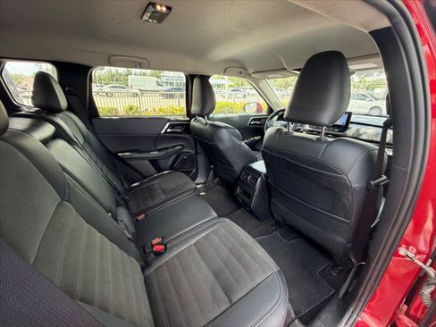 Used 2025 Mitsubishi Outlander SE FWD image 16
