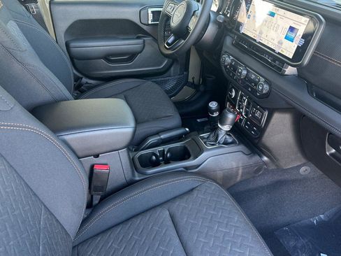 New 2026 Jeep Gladiator Mojave image 12