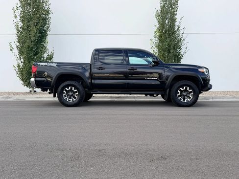 Used 2019 Toyota Tacoma TRD Off-Road AWD/4WD image 4