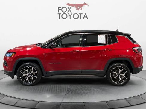 Used 2025 Jeep Compass Limited AWD/4WD image 3