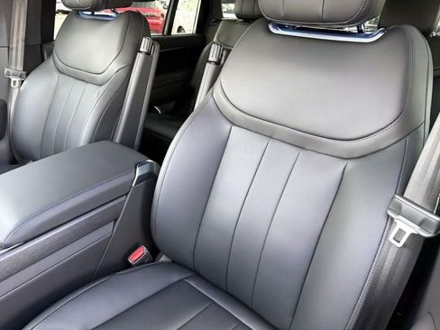 New 2026 Land Rover Range Rover Long Wheelbase SE AWD/4WD image 19