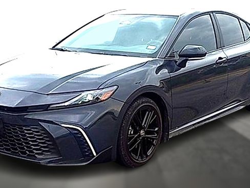 Used 2025 Toyota Camry SE w/ Convenience Package FWD image 1
