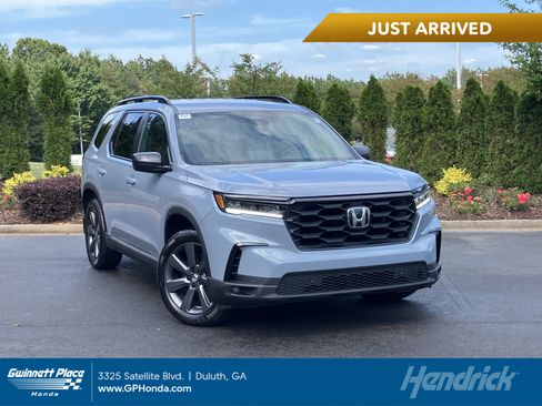 Used 2025 Honda Pilot Sport image 1