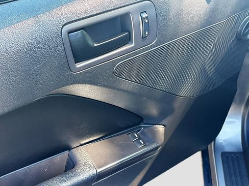 Used 2010 Ford Mustang GT RWD image 17
