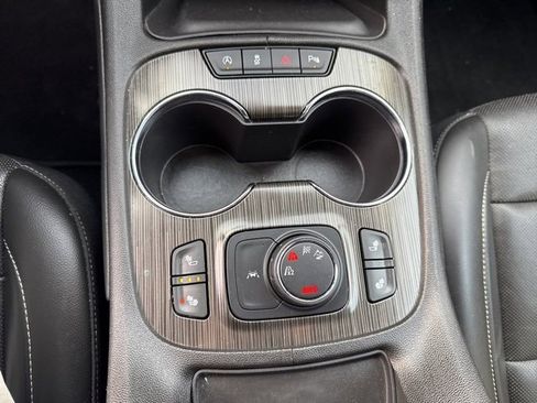 Used 2023 GMC Acadia SLT image 15