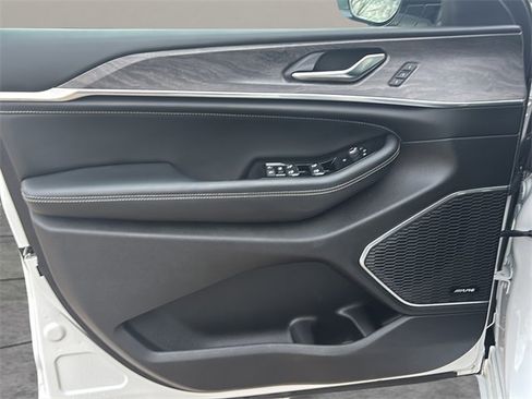 Used 2024 Jeep Grand Cherokee Overland image 27