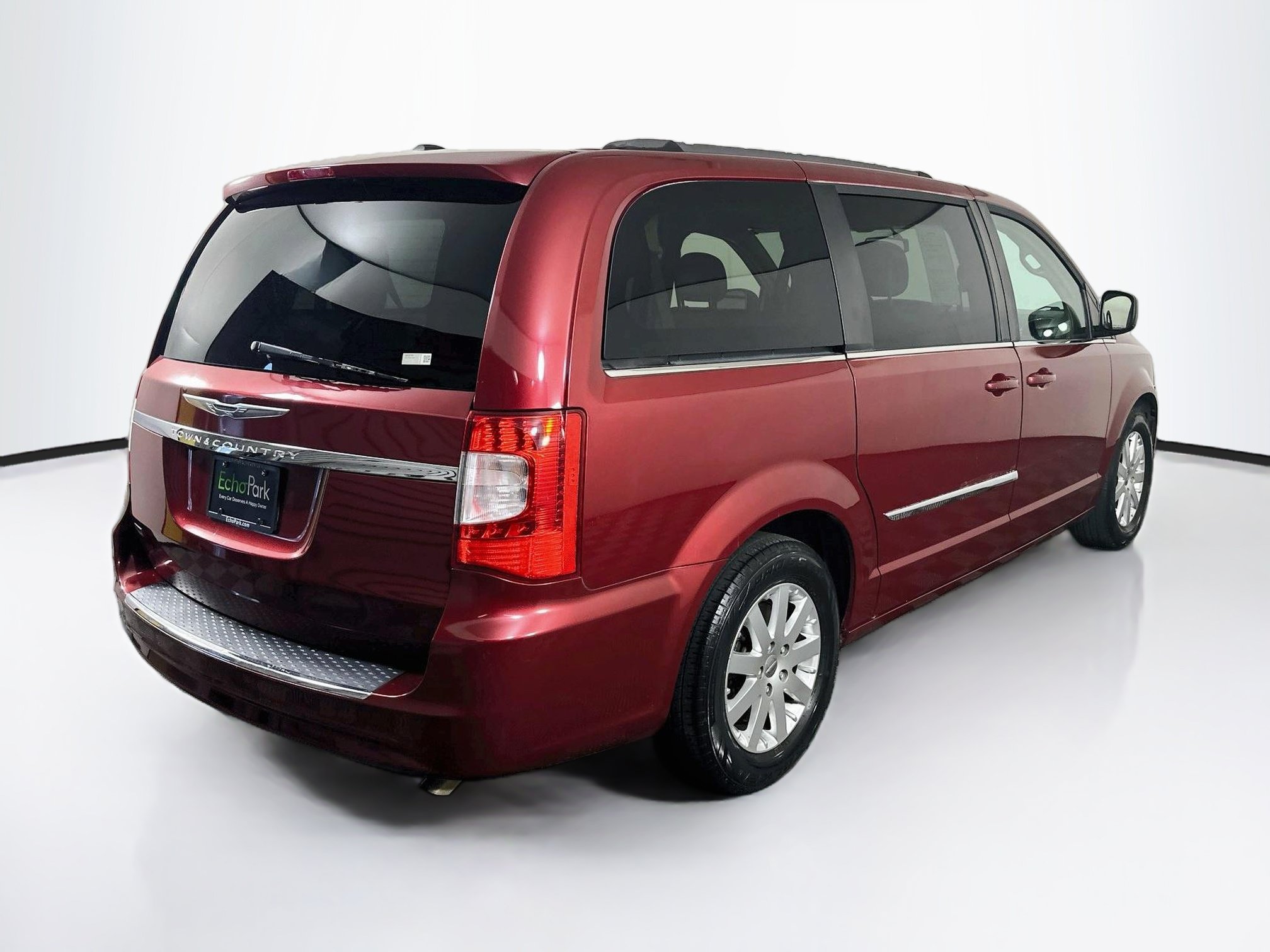 Used 2016 Chrysler Town & Country Touring FWD image 9