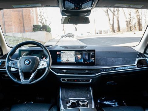 Used 2023 BMW X7 xDrive40i w/ Premium Package image 12