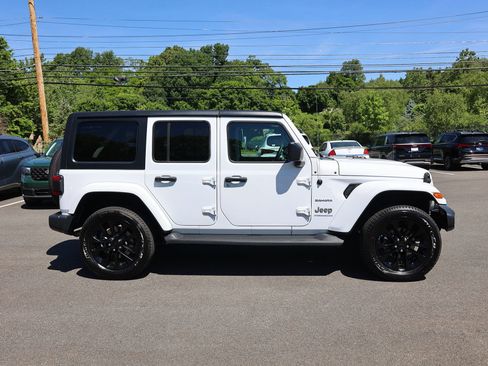 Used 2023 Jeep Wrangler Unlimited Sahara AWD/4WD image 8